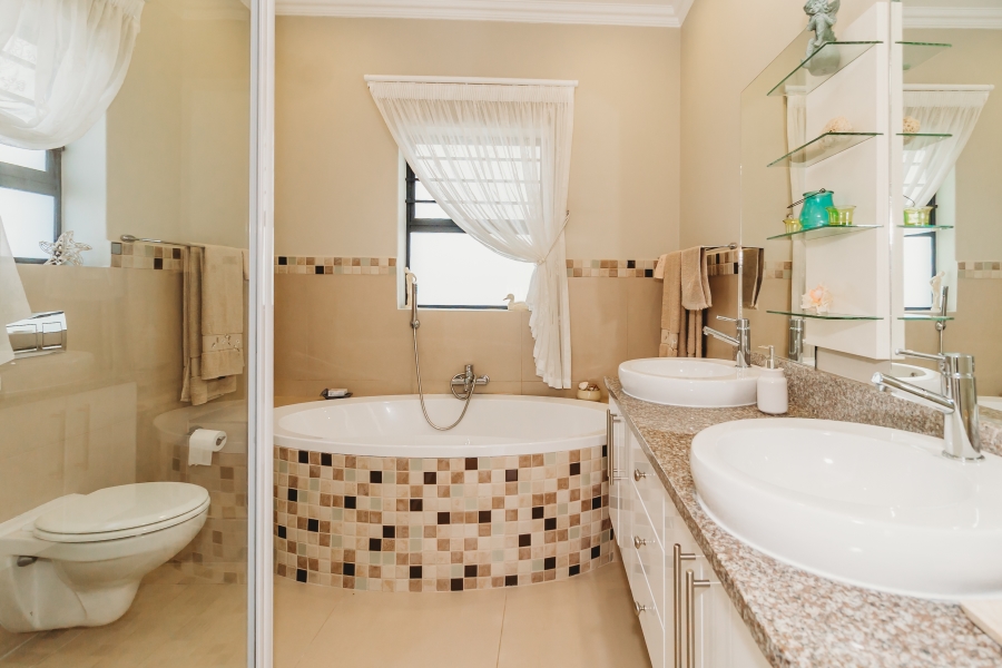 3 Bedroom Property for Sale in Kraaibosch Country Estate Western Cape
